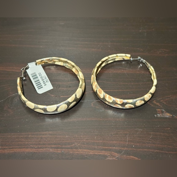 BNWT Cache hoop earrings. - Picture 3 of 5